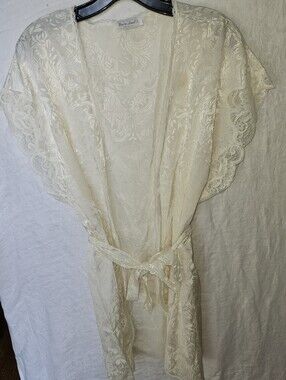 Lucie Ann II Vintage Damask Lace Robe And Neglige - Cream NWT Medium